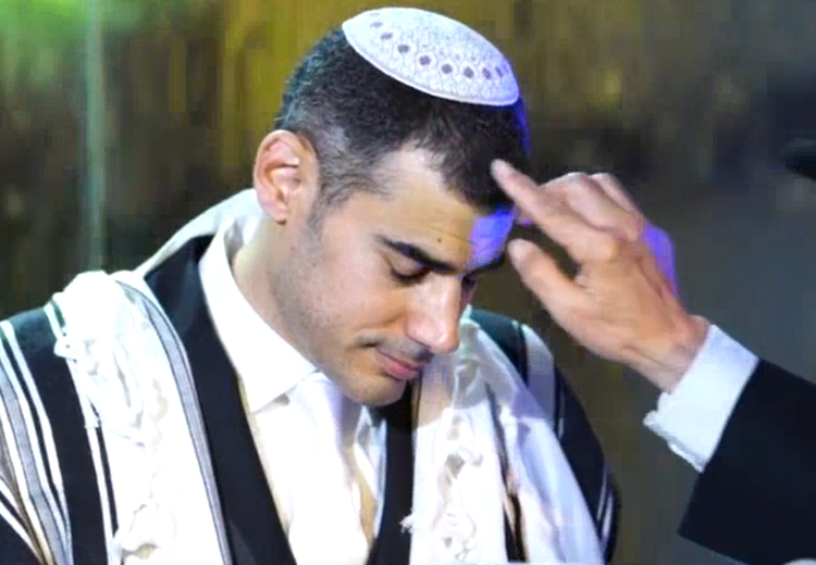 האם הגיע הזמן לחזור למנהג התלמודי לשים אפר בראש החתן במקום טקס שבירת הכוס?