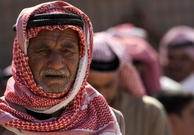 היש איסור 'לא תחנם' במתן צדקה לקבצנים ערבים?