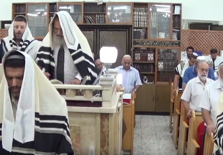 היש חובה, בהפרת נדרים, לחזור שלש פעמים על הלשונות: שרוי, מחול, מותר?