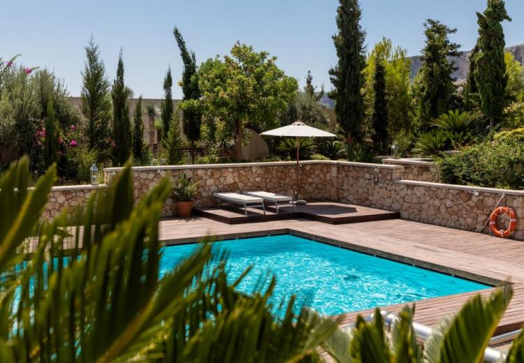 שומר פתאים ה' - האם יש בפסוק זה לשחרר את ההורים מאחריות לסיכונים שילדיהם הקטנים חשופים להם?