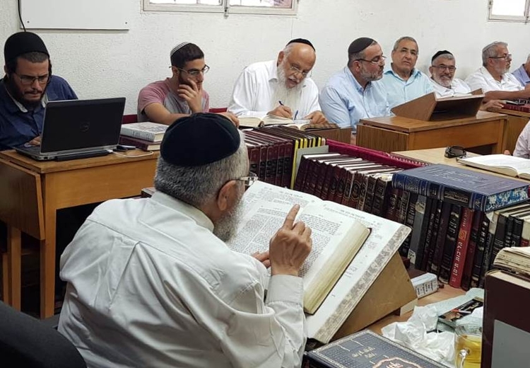 האם רשאי סטודנט לקבל מילגה כשתכנית הלימודים כוללת גם שיעורי תורה?