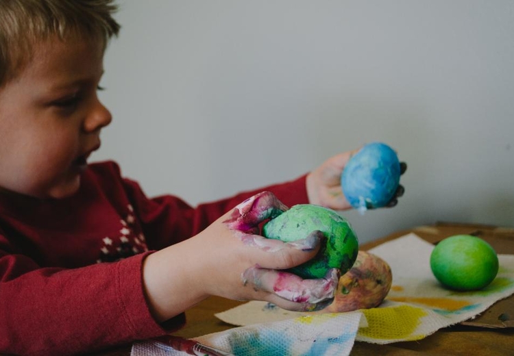 האם מותר בשבת לעצב צורות בפלסטלינה?