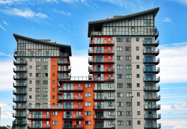 האם מותר להשכיר דירה ליהודי מחלל שבת?